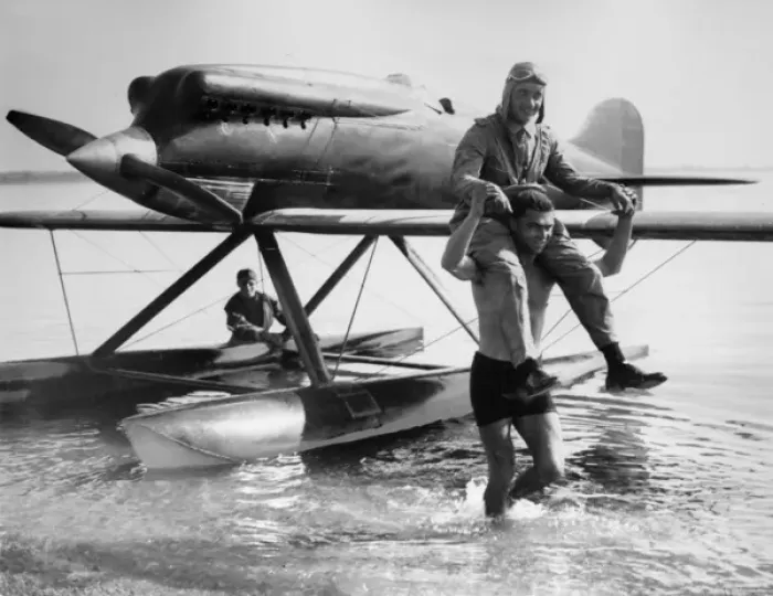 Framed Print : The Schneider Trophy 1929 - Calshot Spit, England Framed Print : The Schneider Trophy 1929 - Calshot Spit, England