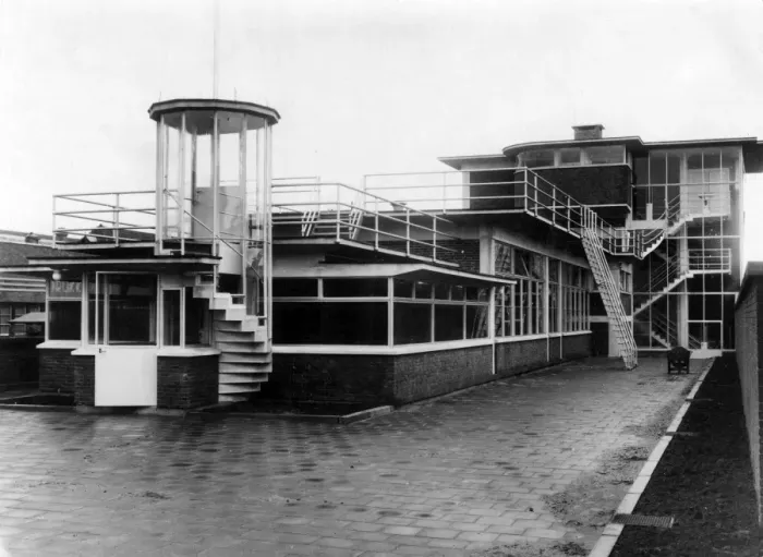 Framed Print : School  /  Architecture  /  30S