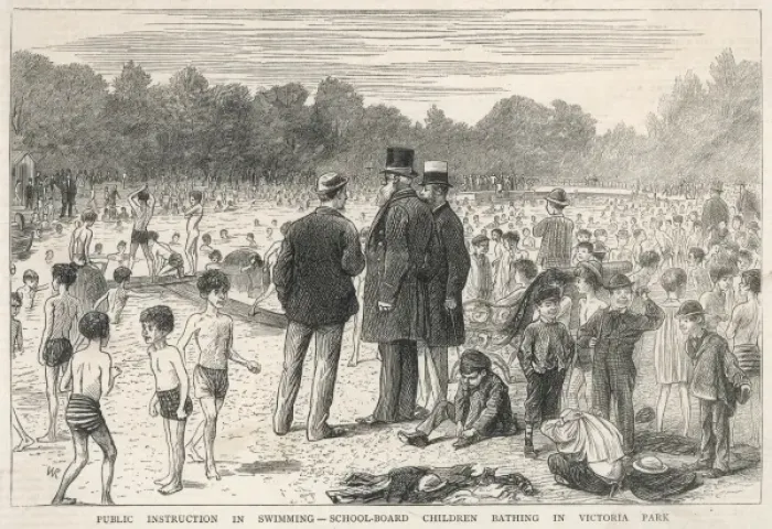 Framed Print : School Board children bathing in Victoria Park, London Framed Print : School Board children bathing in Victoria Park, London