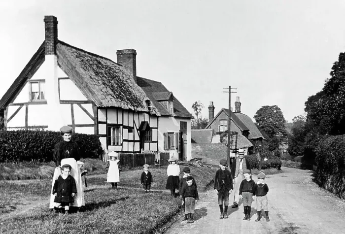Framed Print : Schoool Hill, Bishops Tachbrook early 1900's Framed Print : Schoool Hill, Bishops Tachbrook early 1900's