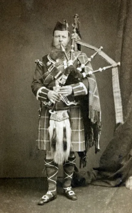 Framed Print : Scotsman playing the Bagpipes Framed Print : Scotsman playing the Bagpipes