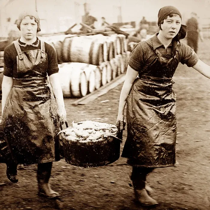 Framed Print : Scottish fisher girls (herring gutters and packers) Framed Print : Scottish fisher girls (herring gutters and packers)