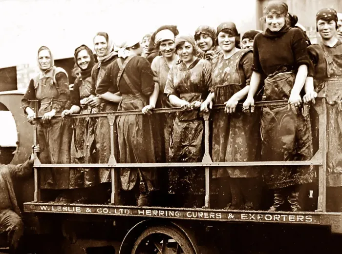 Framed Print : Scottish fisher girls (herring gutters and packers) Framed Print : Scottish fisher girls (herring gutters and packers)
