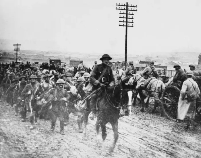 Framed Print : Scottish & French troops 1916