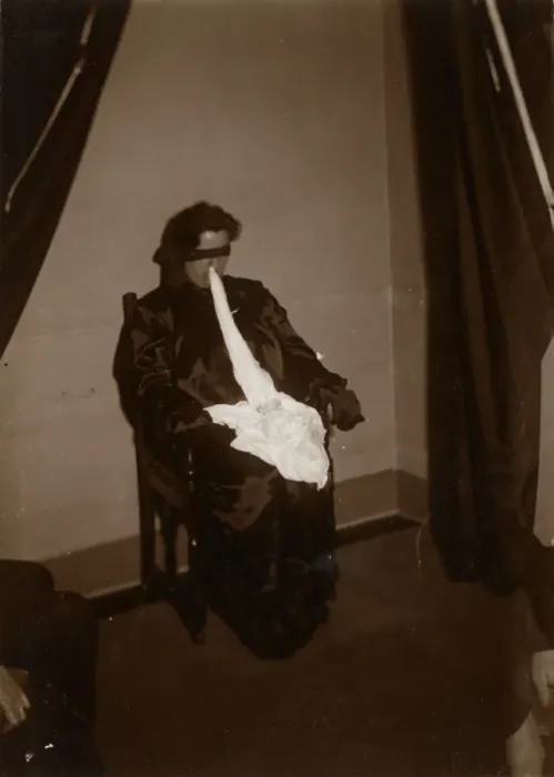 Framed Print : Scottish medium Helen Duncan blindfolded during a sance Framed Print : Scottish medium Helen Duncan blindfolded during a sance