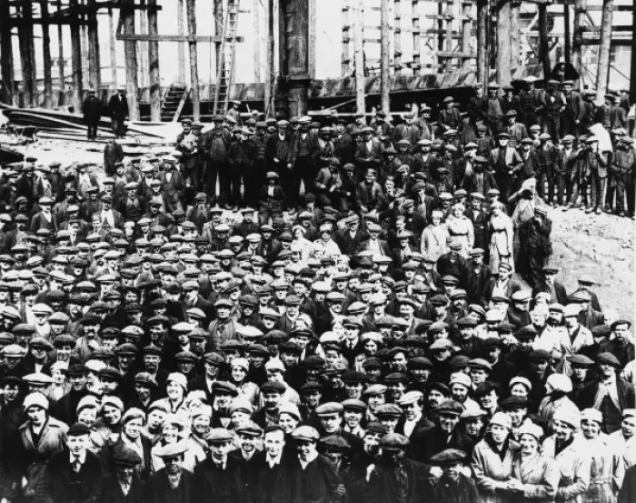 Framed Print : Scottish Shipbuilding Yard, 1915 Framed Print : Scottish Shipbuilding Yard, 1915