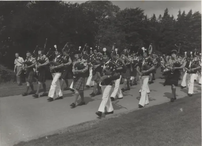 Framed Print : Scouts and Sea Scouts playing bagpipes, Edinburgh Framed Print : Scouts and Sea Scouts playing bagpipes, Edinburgh