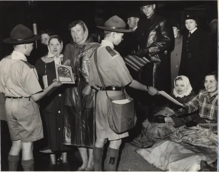 Framed Print : Scouts selling Coronation programmes Framed Print : Scouts selling Coronation programmes