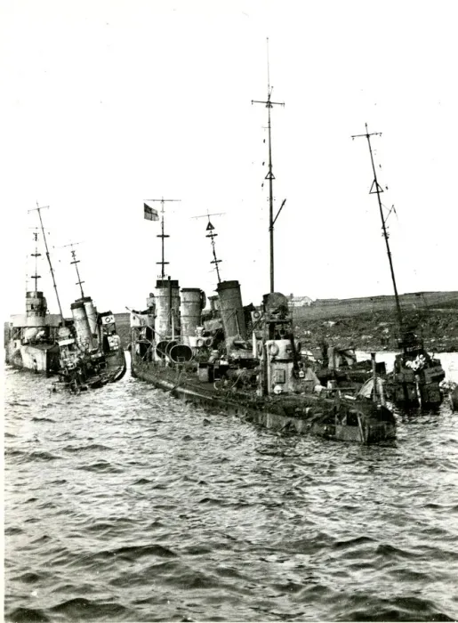 Framed Print : Scuttling of German Fleet, Scapa Flow, 21 June 1919 Framed Print : Scuttling of German Fleet, Scapa Flow, 21 June 1919