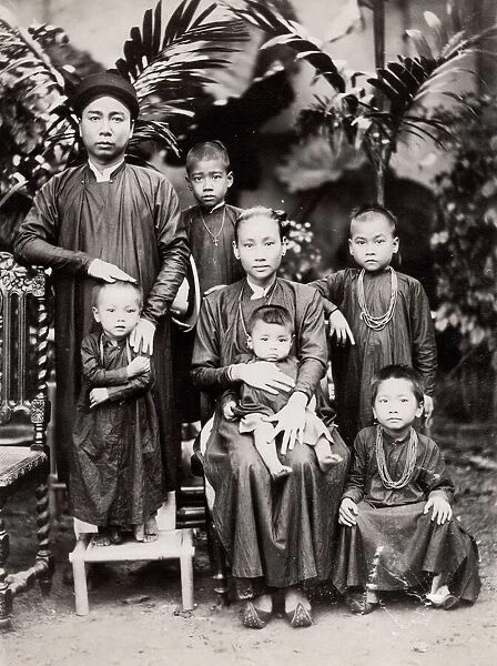 SE Asia, French Indochina, Vietnam, family group