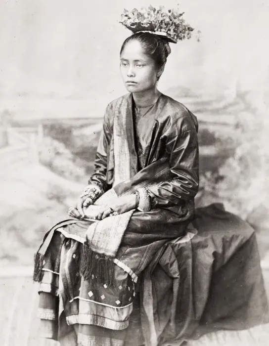 Framed Print : SE Asia, probably Malay peninsula, women in traditional dress Framed Print : SE Asia, probably Malay peninsula, women in traditional dress
