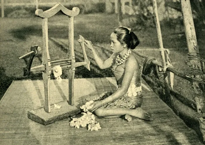 Framed Print : Sea Dayak woman making thread, Borneo, SE Asia Framed Print : Sea Dayak woman making thread, Borneo, SE Asia