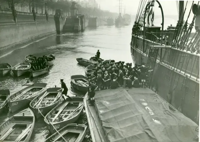 Framed Print : Sea Scouts embarking on RSS Discovery