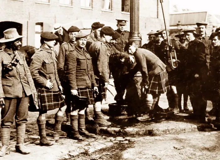 Framed Print : Seaforth Highlanders drinking water at La Gorgue - WW1 Framed Print : Seaforth Highlanders drinking water at La Gorgue - WW1