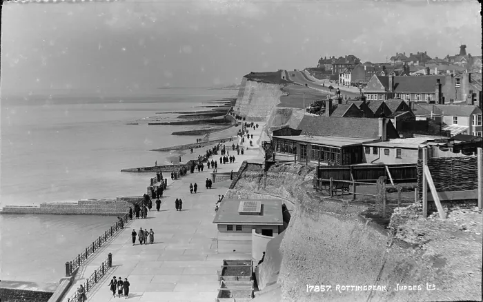 Framed Print : Seafront at Rottingdean Framed Print : Seafront at Rottingdean