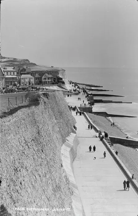 Framed Print : Seaside Promenade in Rottingdean Framed Print : Seaside Promenade in Rottingdean