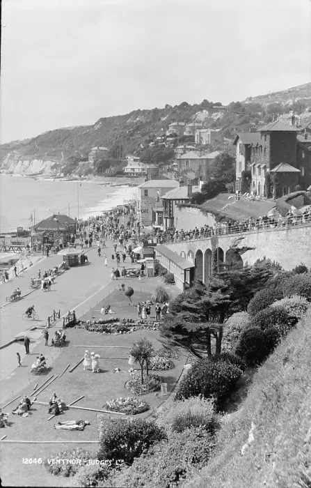 Framed Print : Seaside Promenade in Ventnor Framed Print : Seaside Promenade in Ventnor