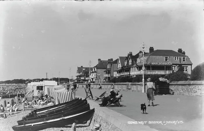 Framed Print : Seaside Promenade at West Bognor Framed Print : Seaside Promenade at West Bognor