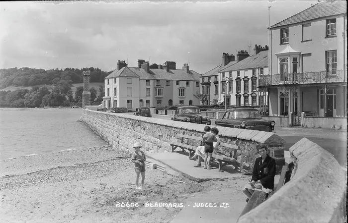 Framed Print : Seaside Scene in Beaumaris Framed Print : Seaside Scene in Beaumaris