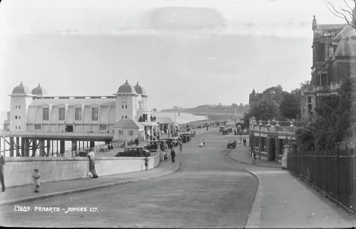 Framed Print : Seaside View of Penarth Pier Framed Print : Seaside View of Penarth Pier