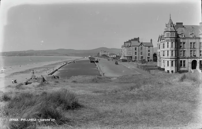 Framed Print : Seaside View of Pwllheli Framed Print : Seaside View of Pwllheli