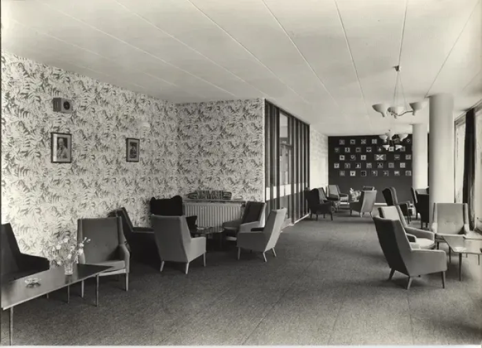 Framed Print : Seating area at Baden Powell House, London Framed Print : Seating area at Baden Powell House, London