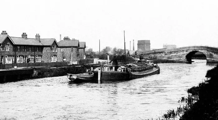 Framed Print : Selby Canal Barge early 1900s Framed Print : Selby Canal Barge early 1900s