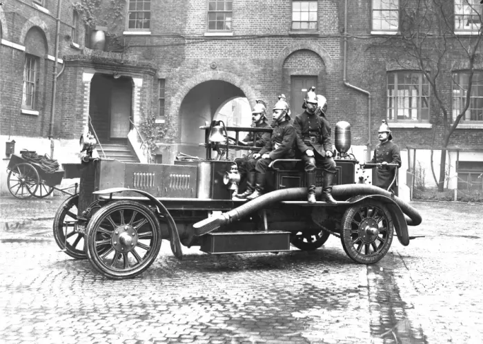 Framed Print : Self-propelled fire engine at LCC-LFB Southwark HQ Framed Print : Self-propelled fire engine at LCC-LFB Southwark HQ