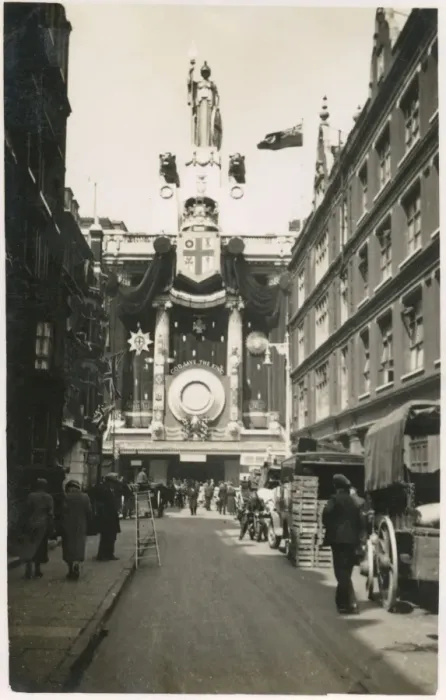 Framed Print : Selfridges, Oxford Street - Jubilee of George V Framed Print : Selfridges, Oxford Street - Jubilee of George V