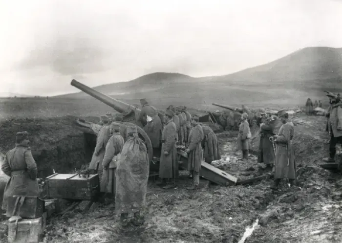 Framed Print : Serbian heavy batteries in action against Austrians, WW1 Framed Print : Serbian heavy batteries in action against Austrians, WW1