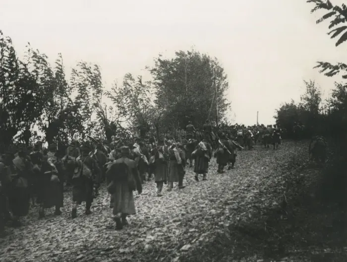 Framed Print : Serbian reinforcements arriving, WW1 Framed Print : Serbian reinforcements arriving, WW1