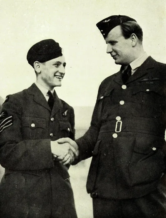 Framed Print : Sergeant Hannah VC and Wing Commander Learoyd VC