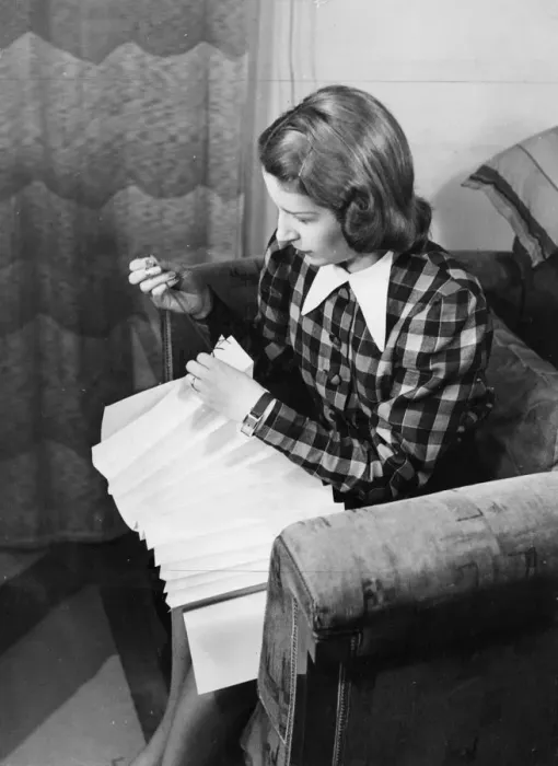 Framed Print : SEWING A LAMPSHADE / 1930S Framed Print : SEWING A LAMPSHADE / 1930S