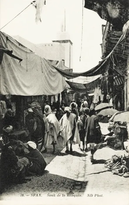 Framed Print : Sfax, Tunisia - Souk of the Mosque Framed Print : Sfax, Tunisia - Souk of the Mosque