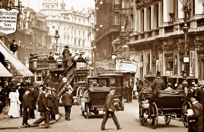 Framed Print : Shaftesbury Avenue, London - early 1900s Framed Print : Shaftesbury Avenue, London - early 1900s