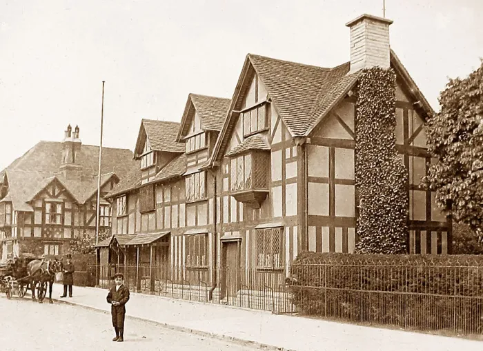 Framed Print : Shakespeare Birth Place, Stratford on Avon Framed Print : Shakespeare Birth Place, Stratford on Avon