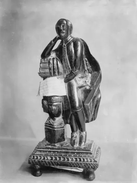 Framed Print : Shakespeare statuette Framed Print : Shakespeare statuette