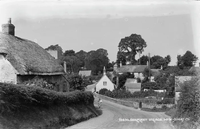 Framed Print : Shalfleet Village Framed Print : Shalfleet Village