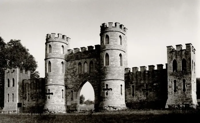 Framed Print : A Sham Castle / Folly (only a frontage), Bath Framed Print : A Sham Castle / Folly (only a frontage), Bath