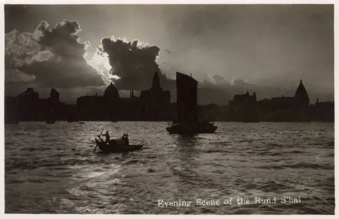 Framed Print : Shanghai, China - Evening Scene of the Bund - Huangpu River Framed Print : Shanghai, China - Evening Scene of the Bund - Huangpu River