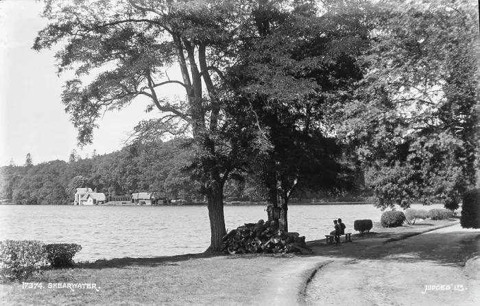 Framed Print : Shearwater Lakeside Scene Framed Print : Shearwater Lakeside Scene