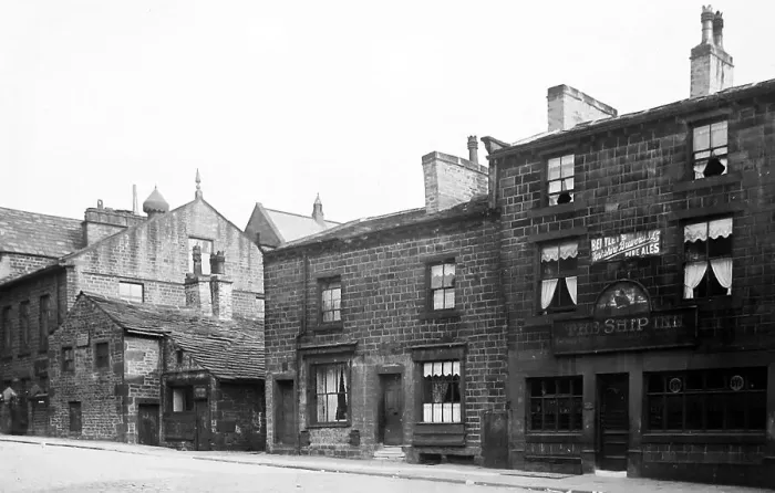 Framed Print : Ship Inn, West Lane, Keighley, early 1900s Framed Print : Ship Inn, West Lane, Keighley, early 1900s