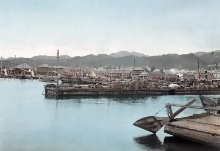 Framed Print : Shipping and cargo on the Bund, Kobe, Japan, circa 1880s Framed Print : Shipping and cargo on the Bund, Kobe, Japan, circa 1880s