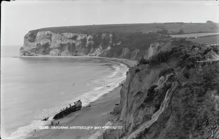 Framed Print : Shipwreck at Whitecliff Bay Framed Print : Shipwreck at Whitecliff Bay