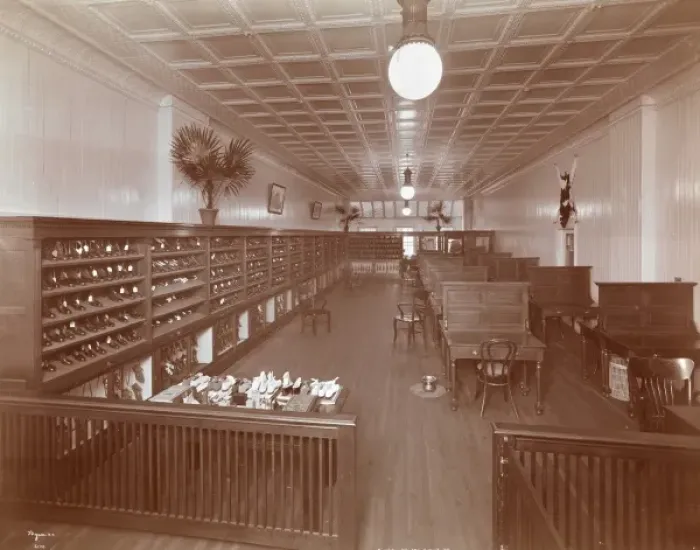Framed Print : Shoe shop, New York Framed Print : Shoe shop, New York