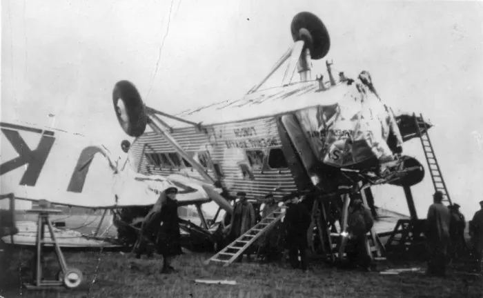 Framed Print : Short L17 Syrinx G-ACJK of Imperial Airways overturned Framed Print : Short L17 Syrinx G-ACJK of Imperial Airways overturned