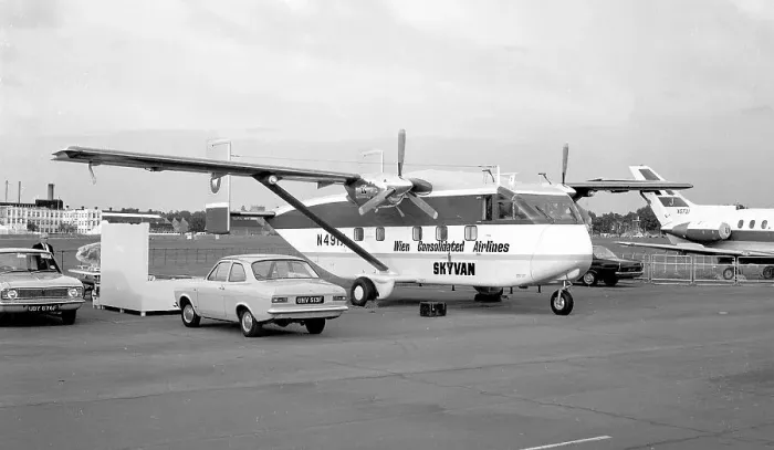 Framed Print : Short SC. 7 Skyvan 3 N4917 Framed Print : Short SC. 7 Skyvan 3 N4917