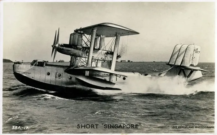 Framed Print : A Short Singapore K-577 Framed Print : A Short Singapore K-577