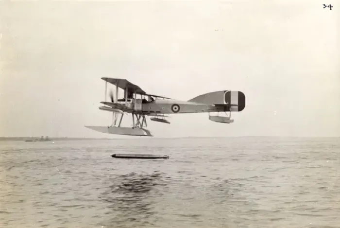 Framed Print : Short Type 184 Seaplane during torpedo practice Framed Print : Short Type 184 Seaplane during torpedo practice