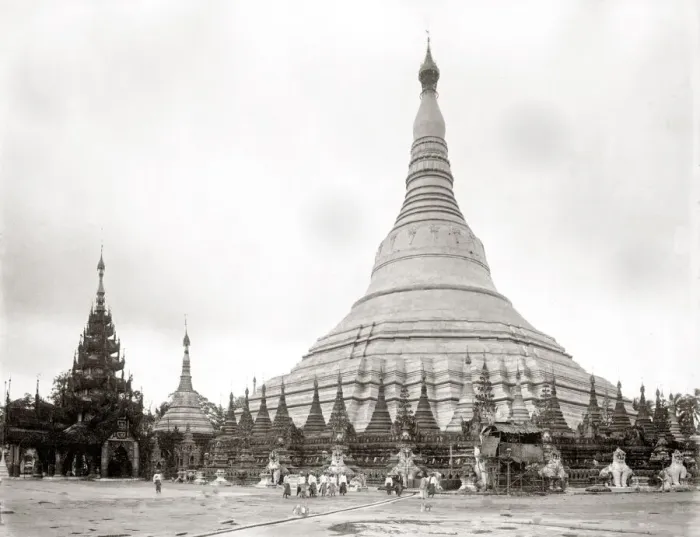 Framed Print : Shwe Dagon Pagoda, Ragoon, Yangon, Burma, Myanmar Framed Print : Shwe Dagon Pagoda, Ragoon, Yangon, Burma, Myanmar